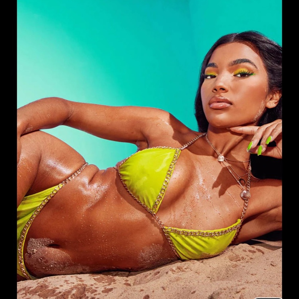 Pretty Little Thing | Plus Lime Chain Trim Triangle Bikini Top NWT